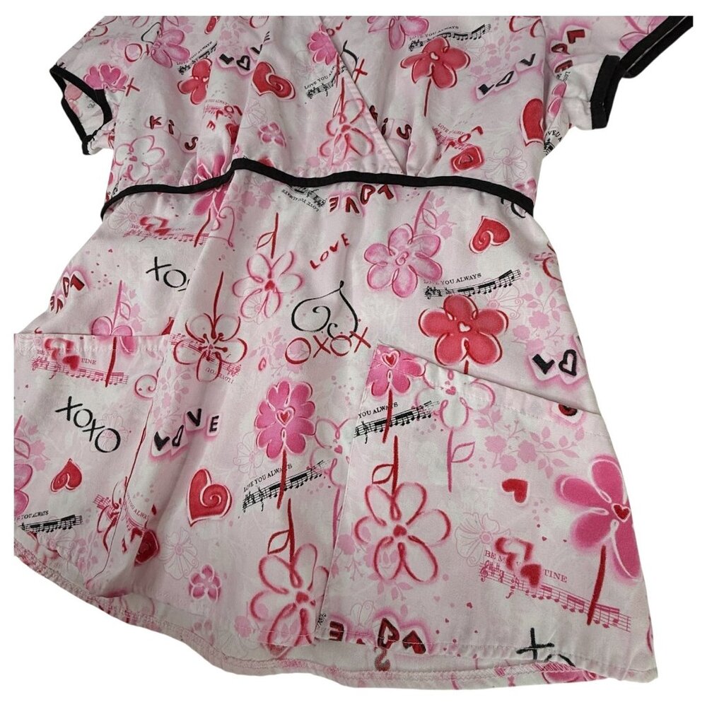 SB Valentines Day Heart Print Scrub Top Womens Size Medium Short Sleeve Pink - Picture 4 of 7